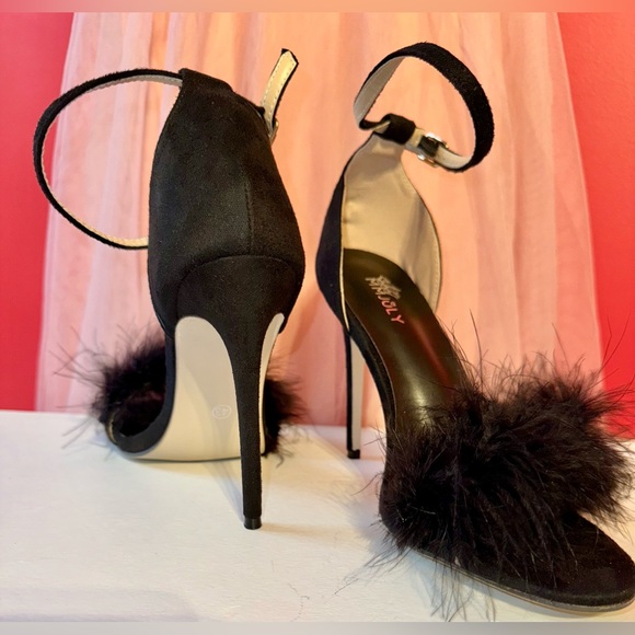 NWOT MMJULY Black Faux Suede Open Toe Feathered Heels NWOT Sz.10M SEXY - Picture 4 of 13